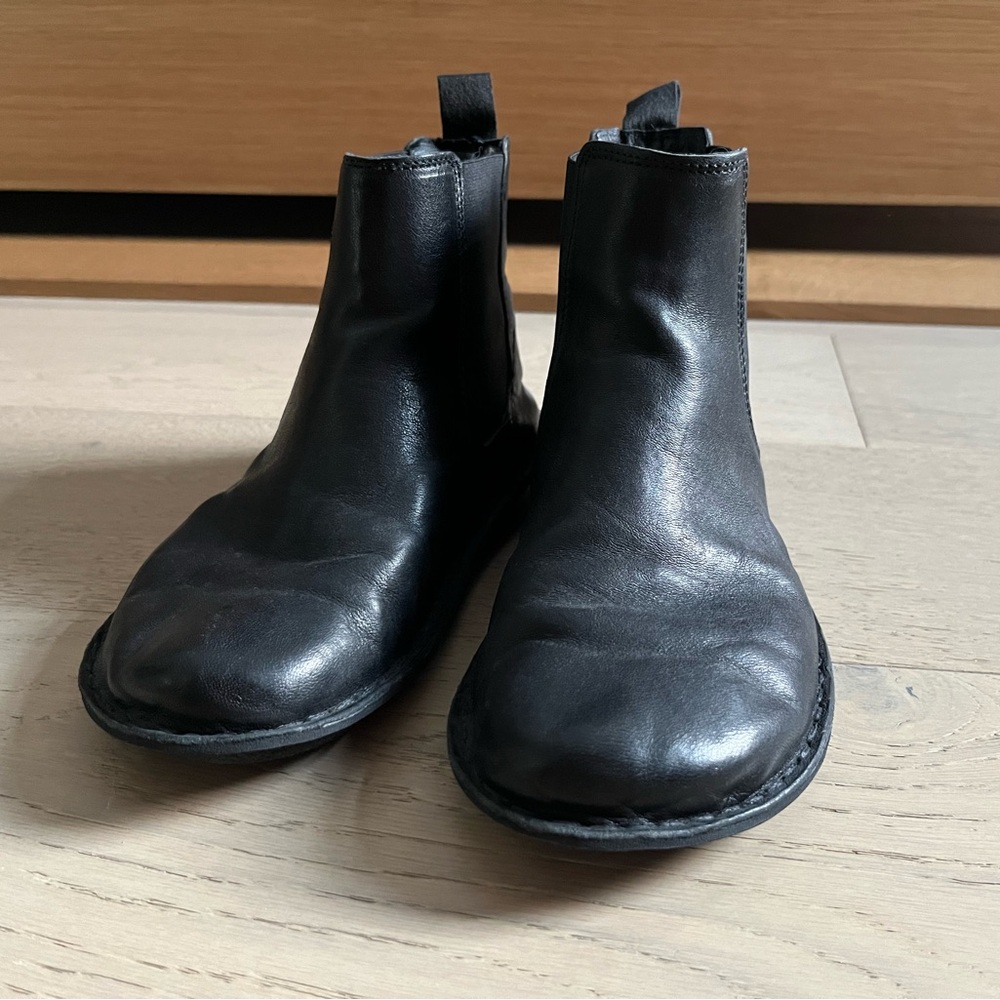 New VIBAe Helsinki black leather chelsea boots
